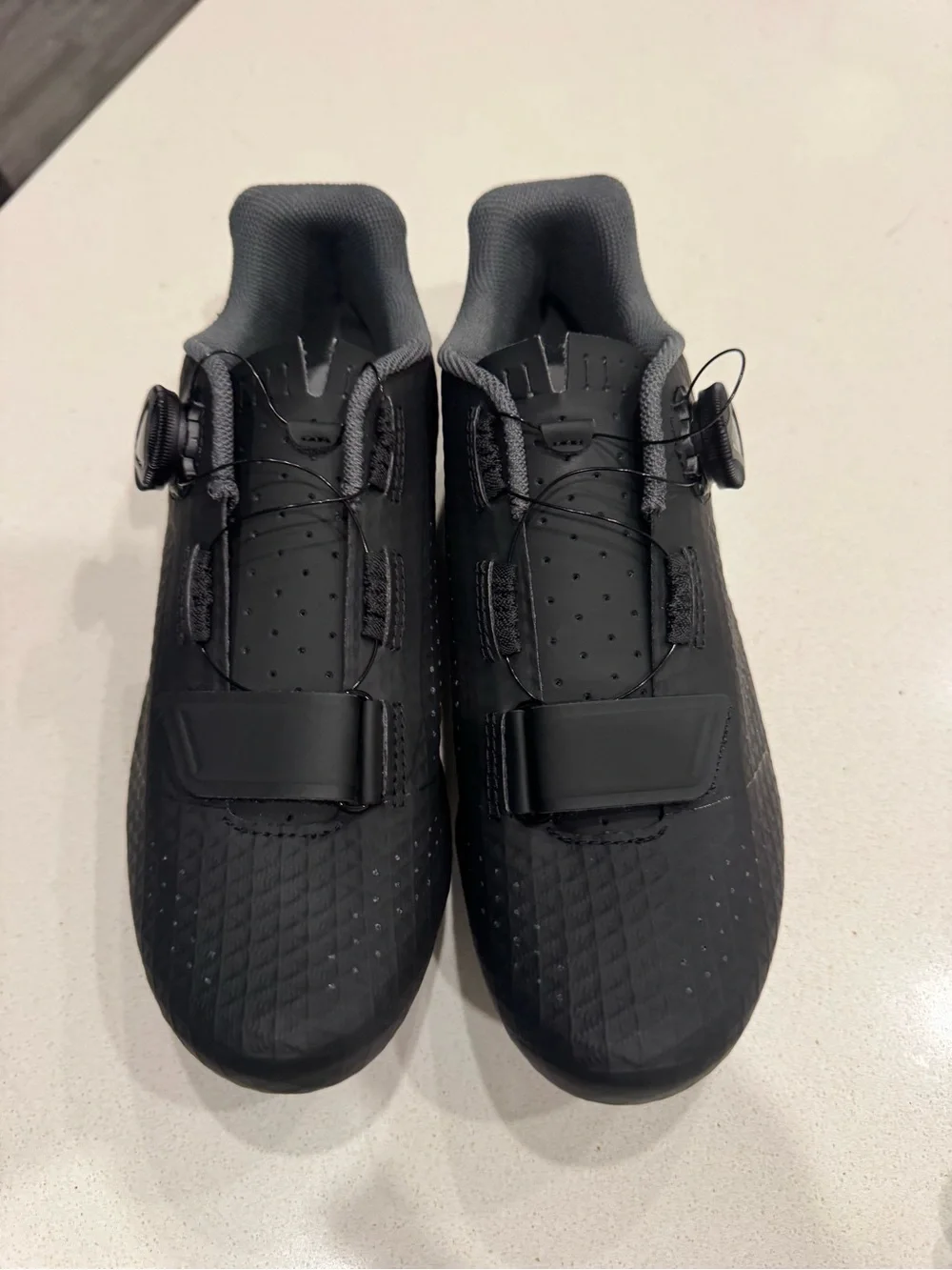 Giro Black Cycling Shoes with BOA Dial - Picture 2 of 4